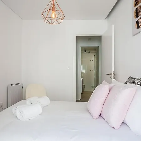 Alfama 52 Unique Apt With Pituresque Balcony Διαμέρισμα *