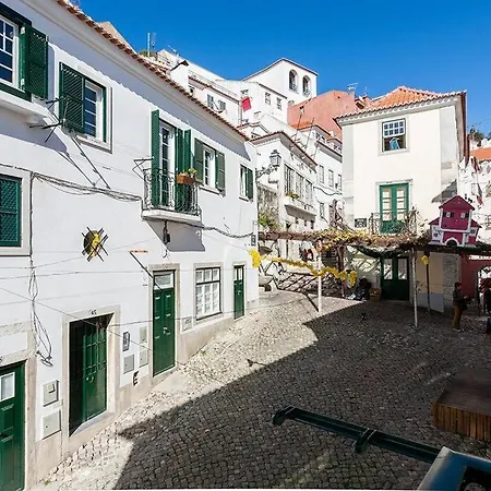 Alfama 52 Unique Apt With Pituresque Balcony شقة *